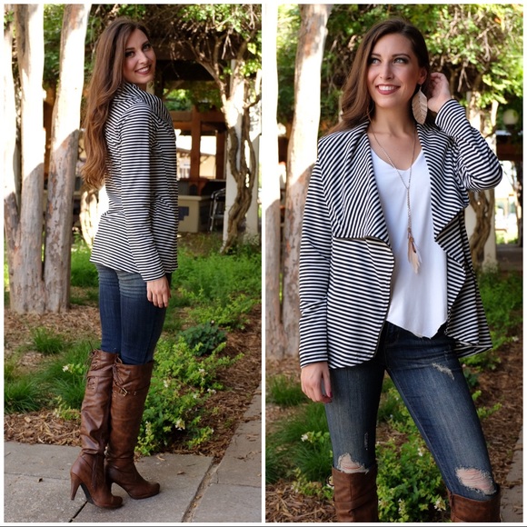 ✨RESTOCKED✨Black and White Striped ZIP Up Cardigan - Picture 3 of 3